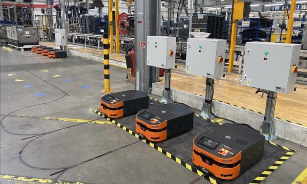 Kontinuierlicher Materialfluss statt manueller Transporte: Adient automatisiert Werk in Torslanda, Schweden, mit mobilen Robotern